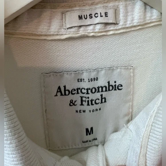 Men’s Abercrombie and fitch white polo. Size medium. Muscle fit - Picture 3 of 6